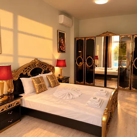 Apartament Atea Poolside & Steps From The *