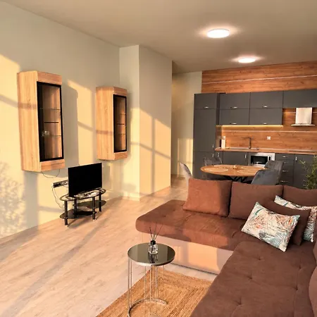 Apartament Atea Poolside & Steps From The Cavarna