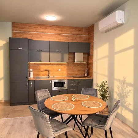 Apartament Atea Poolside & Steps From The *