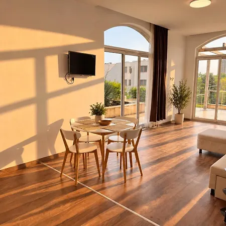 Apartament Atea Poolside & Steps From The Cavarna