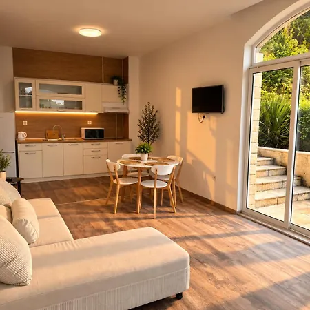 Apartament Atea Poolside & Steps From The *