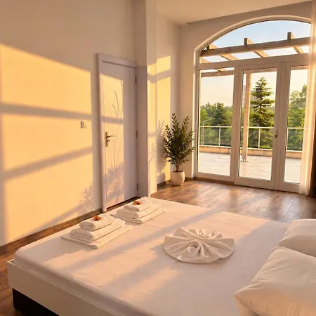 Apartament Atea Poolside & Steps From The Cavarna